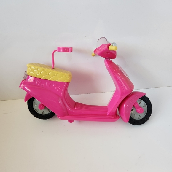 Winx Pink Bloom Scooter Vespa Toys R Us Exclusive Doll Size Replacement Barbie - Picture 4 of 7